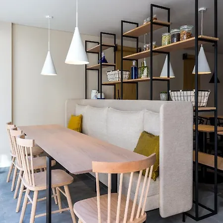 Gallery Hostel *